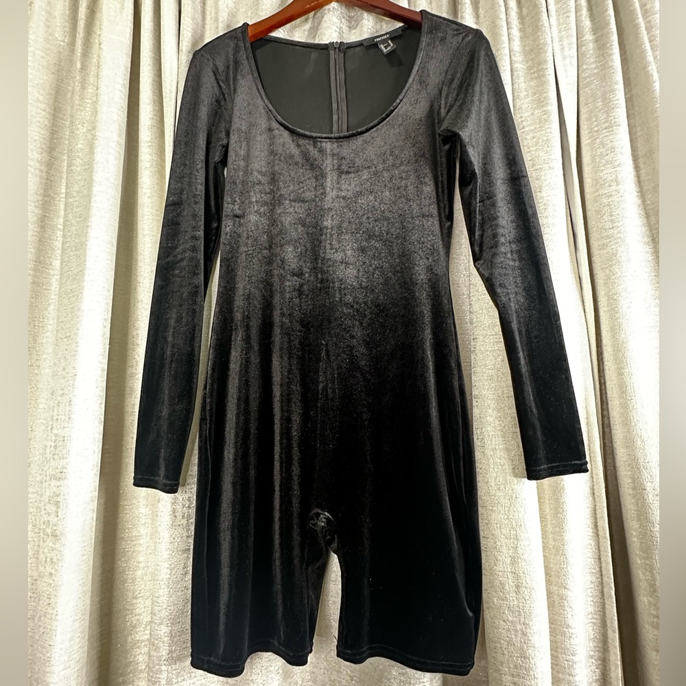 Forever 21 Long sleeve suede black romper 
Size Medium